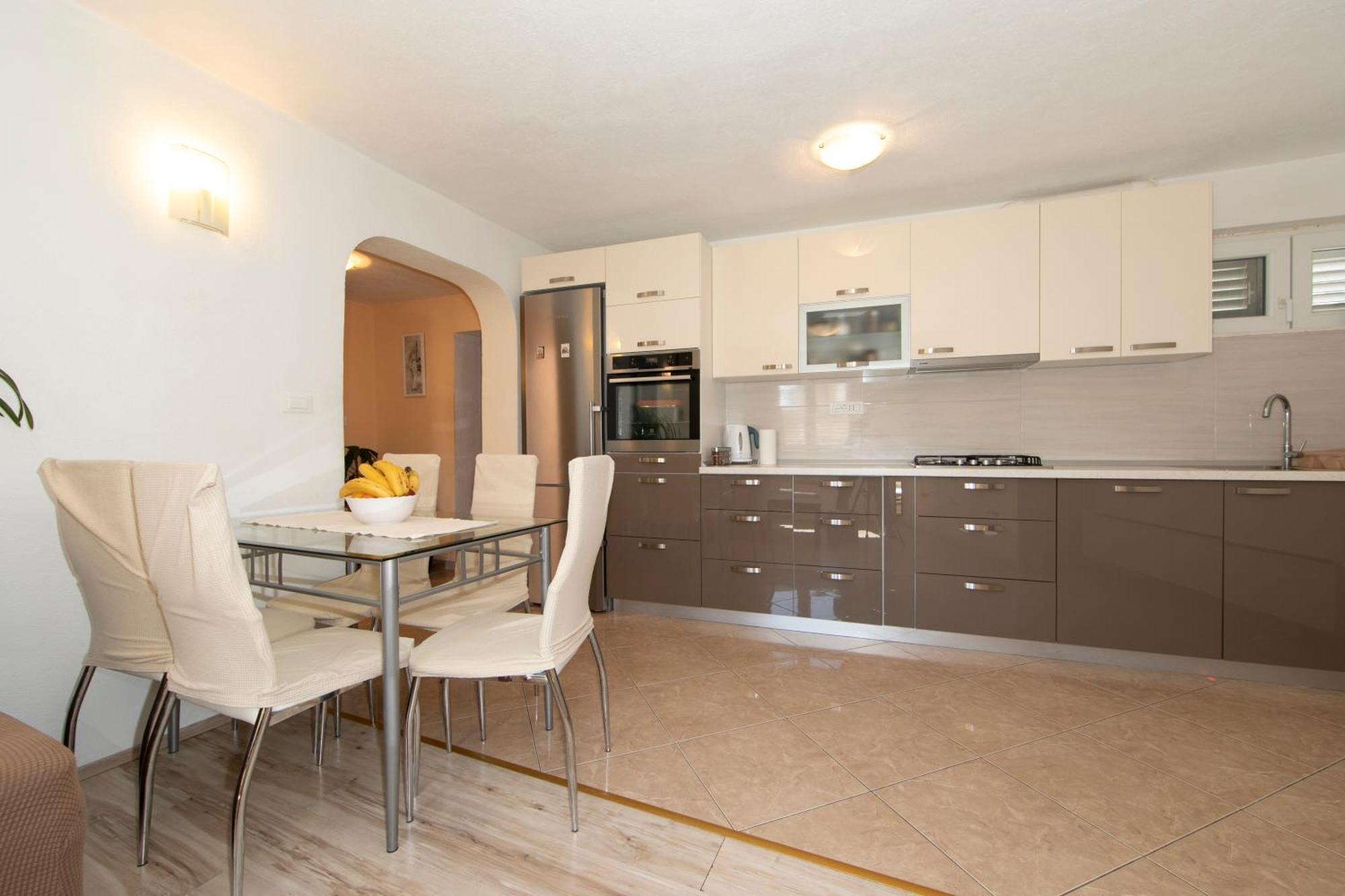 Apartmani Darinka Baška Voda Екстериор снимка